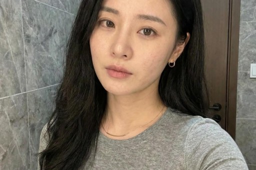 内娱男星‘绅士人设’崩塌剧组揩油被全网封禁！